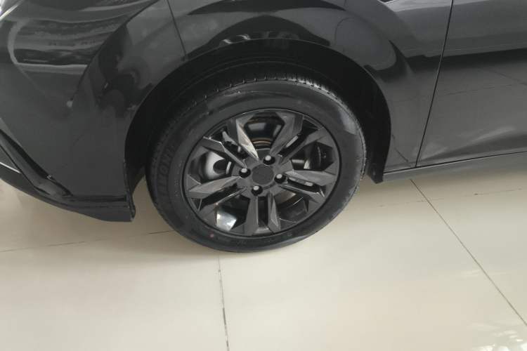 Used Dongfeng Aeolus Yixuan 2025 1.5L Automatic Luxury Version Left Front Wheel Hub