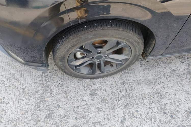 Used Dongfeng Aeolus Yixuan 2025 1.5L Automatic Luxury Version Left Front Wheel Hub