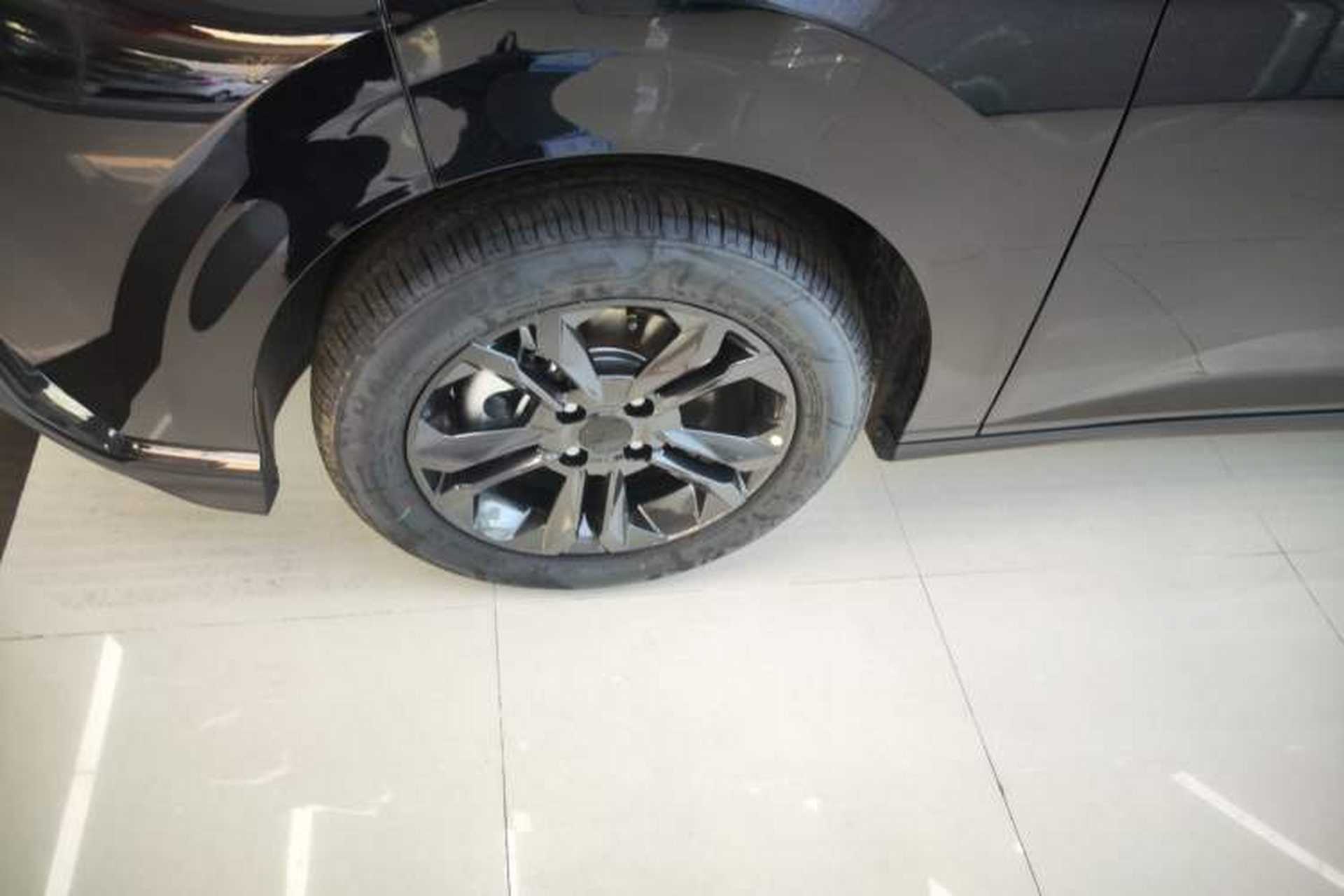 Used Dongfeng Aeolus Yixuan 2025 1.5L Automatic Luxury Version Left Front Wheel Hub