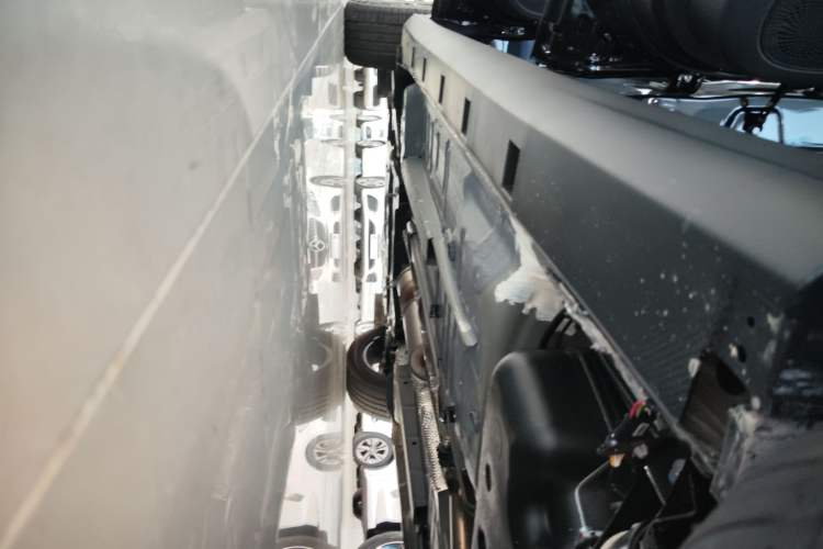 Used Dongfeng Aeolus Yixuan 2025 1.5L Automatic Luxury Version Left Side Sill