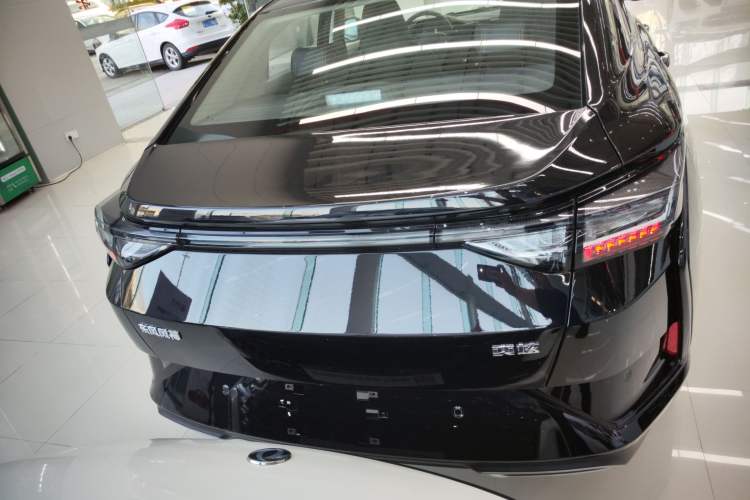 Used Dongfeng Aeolus Yixuan 2025 1.5L Automatic Luxury Version Rear
