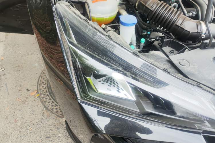 Used Dongfeng Aeolus Yixuan 2025 1.5L Automatic Luxury Version Right Front Headlight