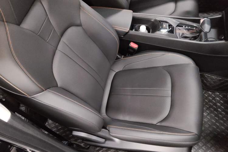 Used Dongfeng Aeolus Yixuan 2025 1.5L Automatic Luxury Version Right Front Seat
