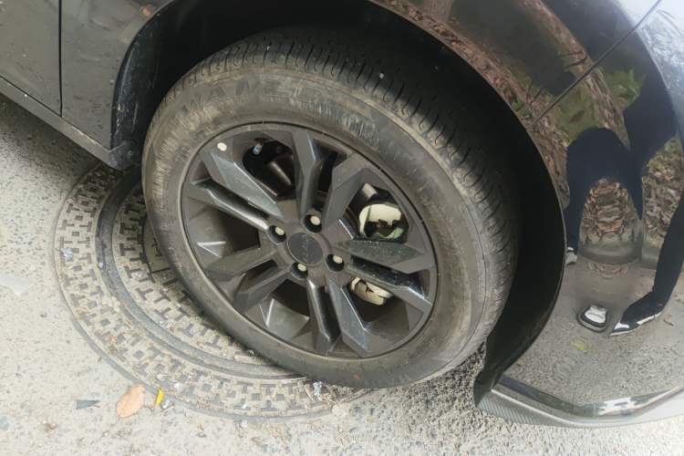 Used Dongfeng Aeolus Yixuan 2025 1.5L Automatic Luxury Version Right Front Wheel Hub