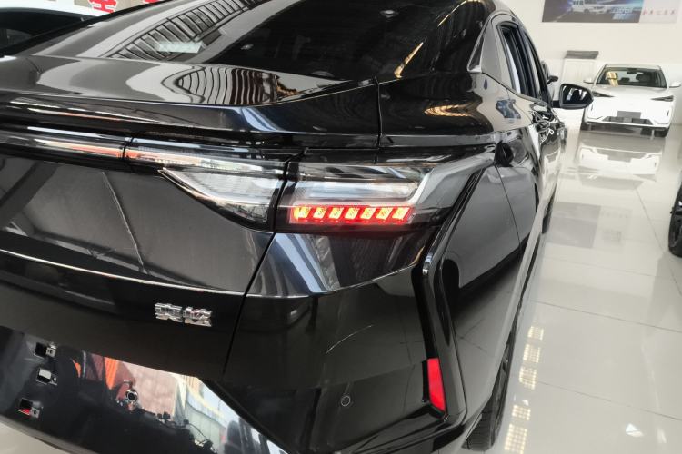 Used Dongfeng Aeolus Yixuan 2025 1.5L Automatic Luxury Version Right Rear Taillight