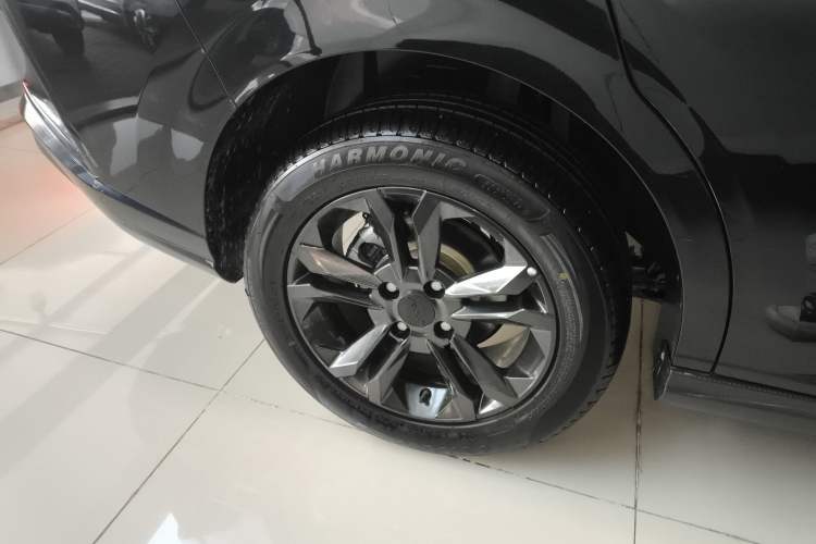 Used Dongfeng Aeolus Yixuan 2025 1.5L Automatic Luxury Version Right Rear Wheel Hub
