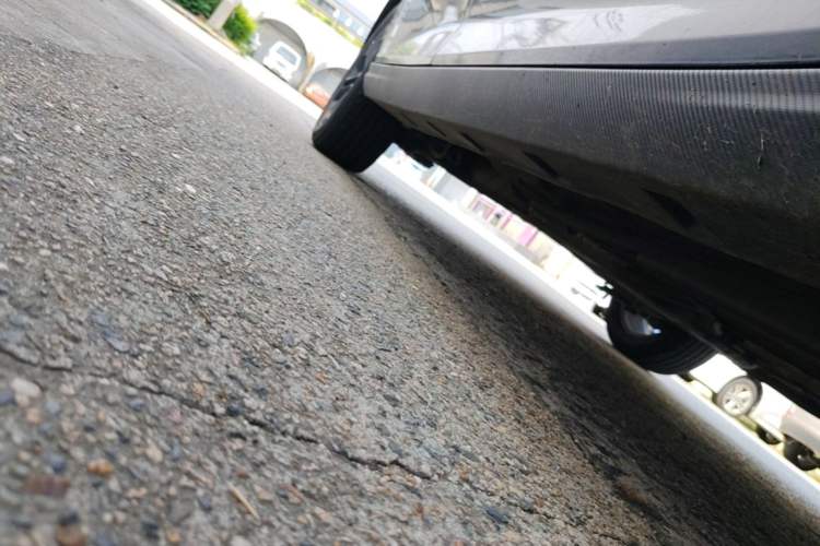 Used Dongfeng Aeolus Yixuan 2025 1.5L Automatic Luxury Version Right Side Sill
