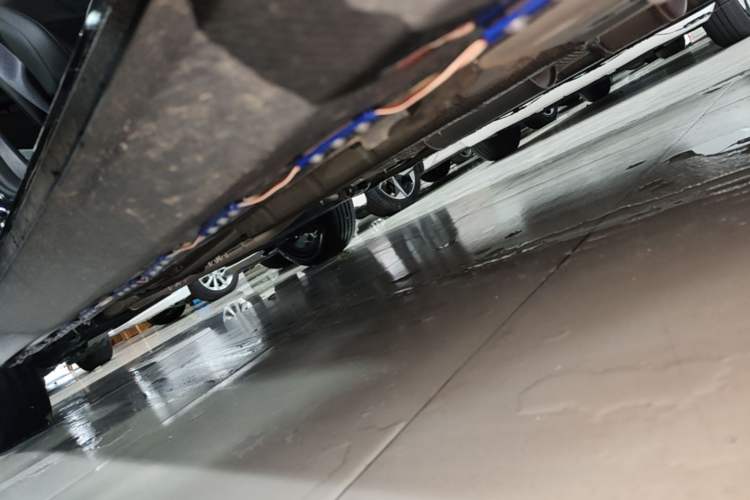 Used Dongfeng Aeolus Yixuan 2025 1.5L Automatic Luxury Version Right Side Sill