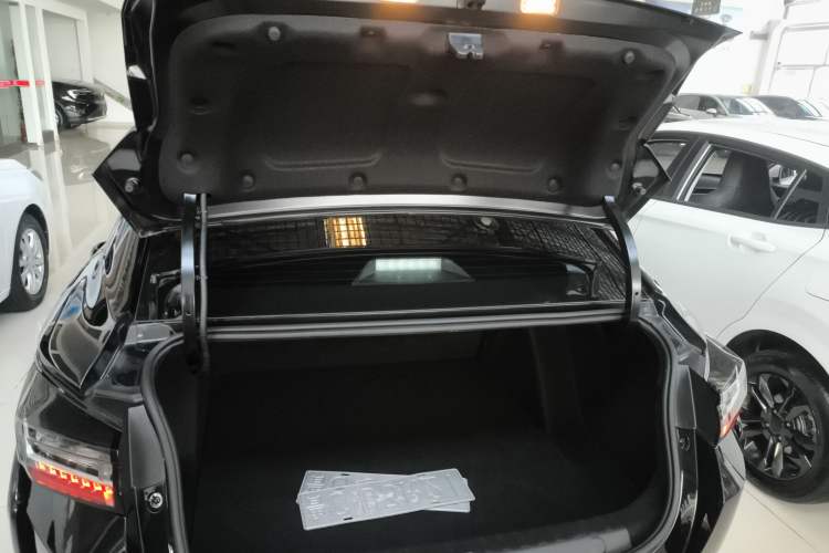 Used Dongfeng Aeolus Yixuan 2025 1.5L Automatic Luxury Version Trunk