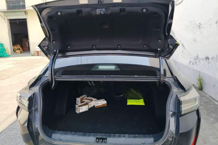 Used Dongfeng Aeolus Yixuan 2025 1.5L Automatic Luxury Version Trunk