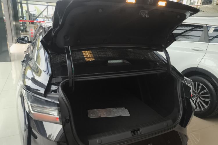 Used Dongfeng Aeolus Yixuan 2025 1.5L Automatic Luxury Version Trunk