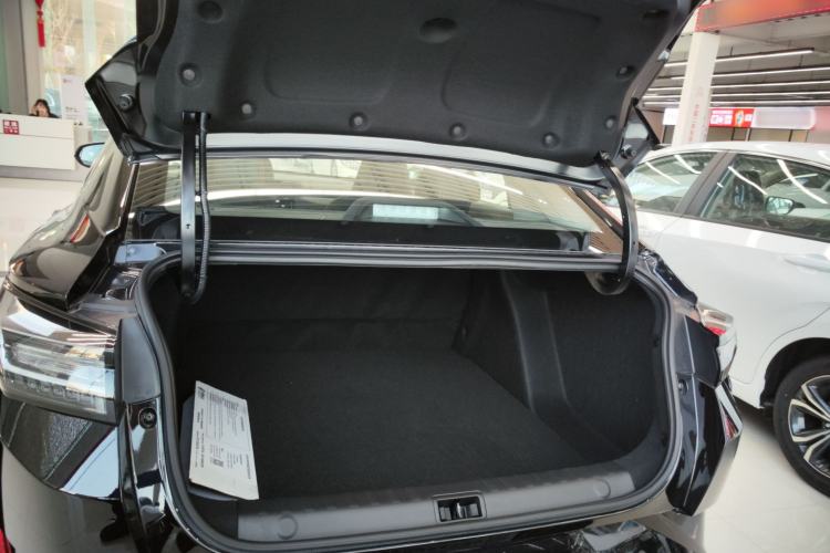 Used Dongfeng Aeolus Yixuan 2025 1.5L Automatic Luxury Version Trunk