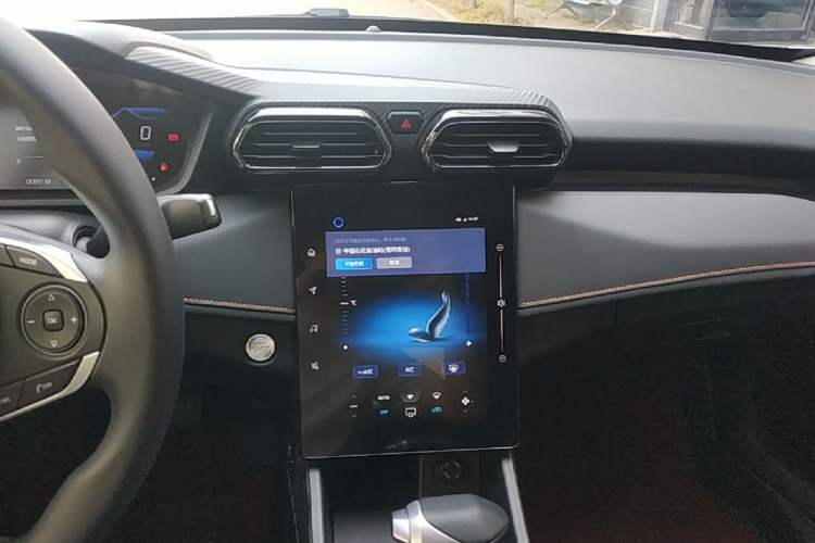 Used Dongfeng Aeolus Yixuan 2025 1.5L Automatic Luxury Version Audio And AC Panel