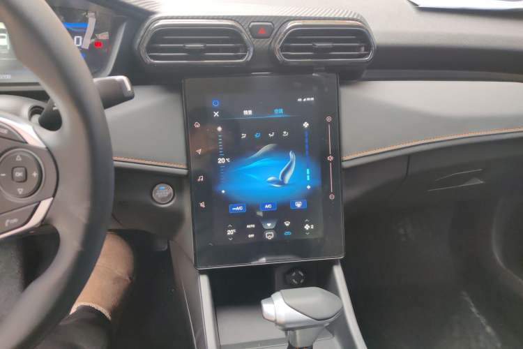 Used Dongfeng Aeolus Yixuan 2025 1.5L Automatic Luxury Version Audio And AC Panel