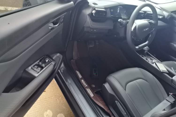 Used Dongfeng Aeolus Yixuan 2025 1.5L Automatic Luxury Version Driver Seat