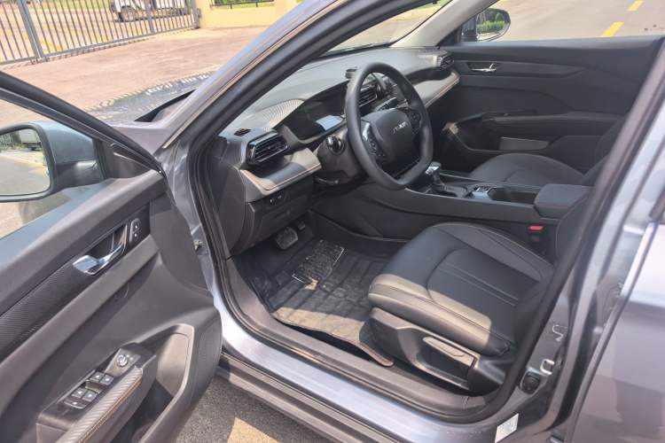 Used Dongfeng Aeolus Yixuan 2025 1.5L Automatic Luxury Version Driver Seat