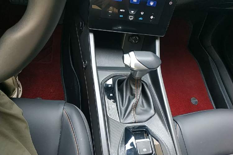 Used Dongfeng Aeolus Yixuan 2025 1.5L Automatic Luxury Version Gear Lever