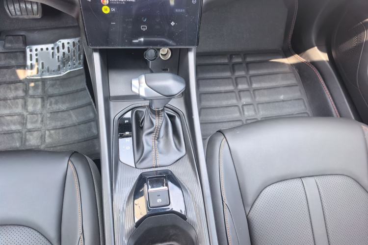 Used Dongfeng Aeolus Yixuan 2025 1.5L Automatic Luxury Version Gear Lever