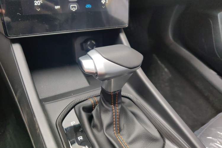 Used Dongfeng Aeolus Yixuan 2025 1.5L Automatic Luxury Version Gear Lever