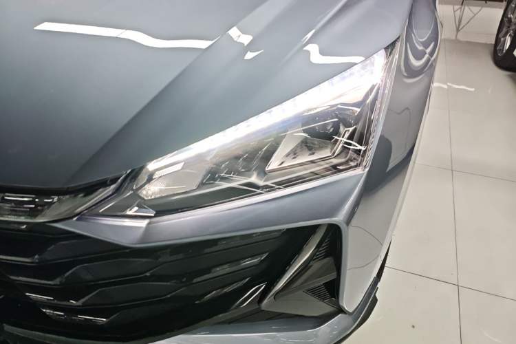 Used Dongfeng Aeolus Yixuan 2025 1.5L Automatic Luxury Version Left Front Headlight