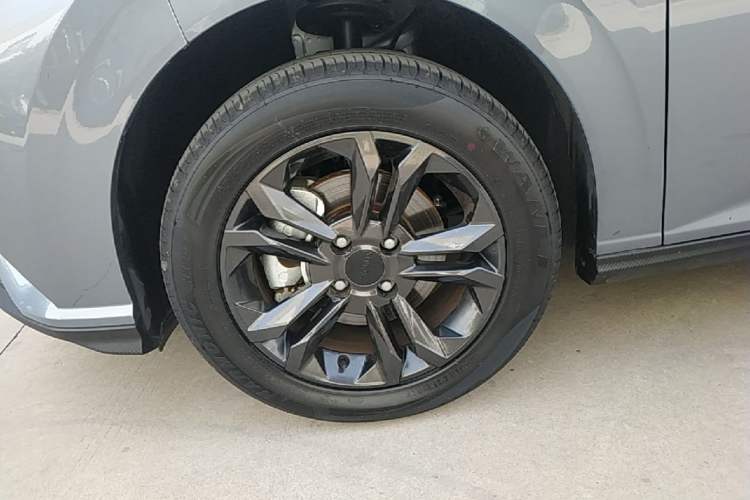Used Dongfeng Aeolus Yixuan 2025 1.5L Automatic Luxury Version Left Front Wheel Hub