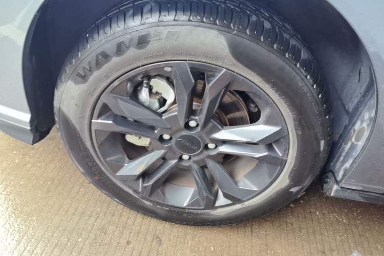 Used Dongfeng Aeolus Yixuan 2025 1.5L Automatic Luxury Version Left Front Wheel Hub