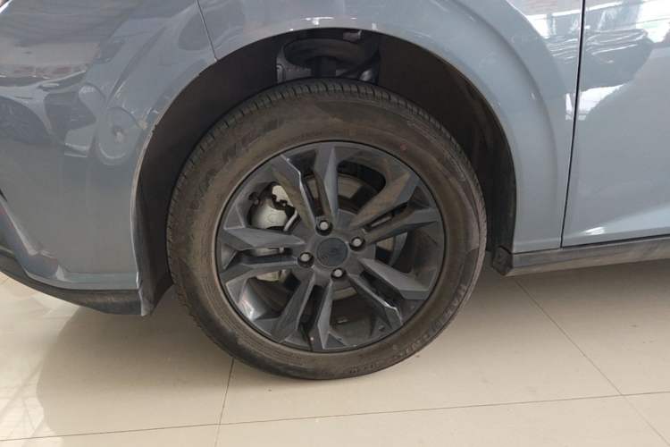 Used Dongfeng Aeolus Yixuan 2025 1.5L Automatic Luxury Version Left Front Wheel Hub