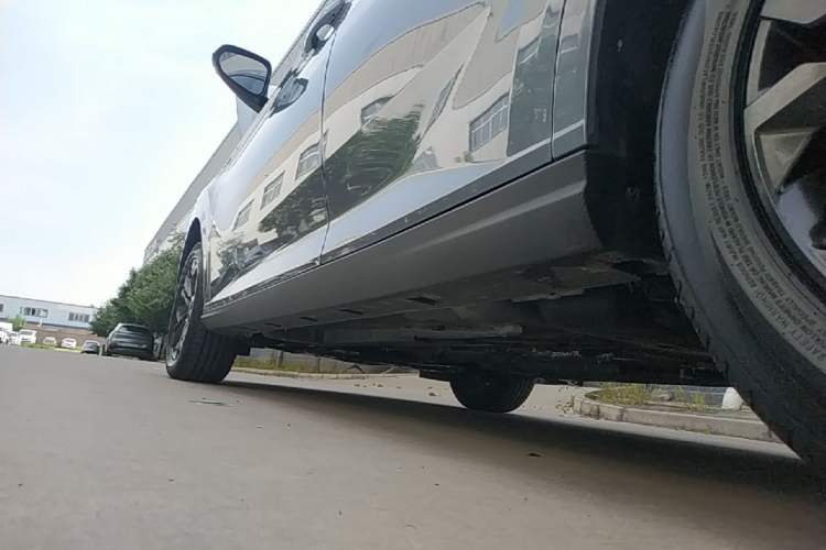 Used Dongfeng Aeolus Yixuan 2025 1.5L Automatic Luxury Version Left Side Sill