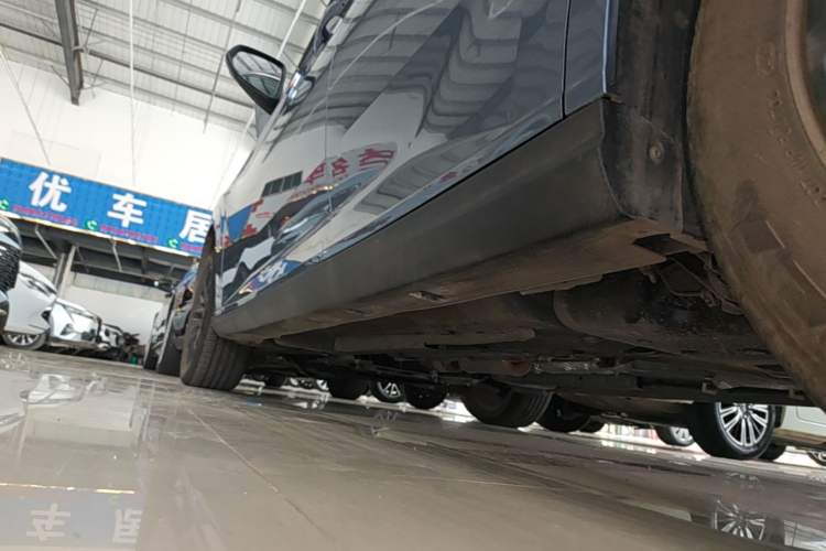 Used Dongfeng Aeolus Yixuan 2025 1.5L Automatic Luxury Version Left Side Sill