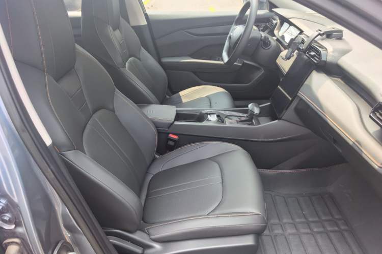 Used Dongfeng Aeolus Yixuan 2025 1.5L Automatic Luxury Version Right Front Seat