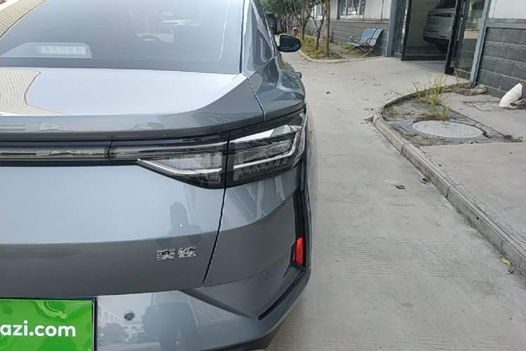 Used Dongfeng Aeolus Yixuan 2025 1.5L Automatic Luxury Version Right Rear Taillight