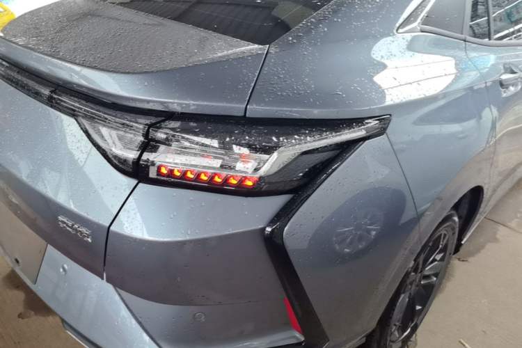 Used Dongfeng Aeolus Yixuan 2025 1.5L Automatic Luxury Version Right Rear Taillight