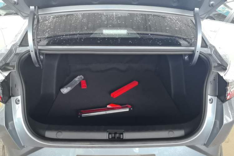 Used Dongfeng Aeolus Yixuan 2025 1.5L Automatic Luxury Version Trunk