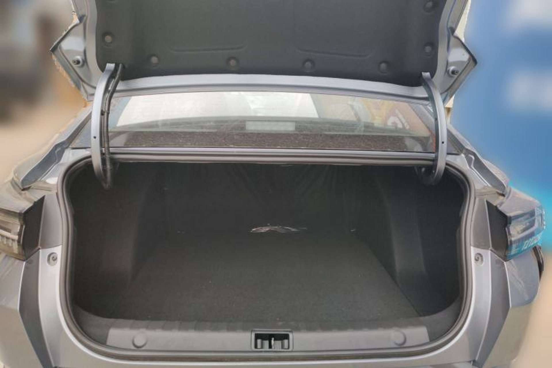 Used Dongfeng Aeolus Yixuan 2025 1.5L Automatic Luxury Version Trunk