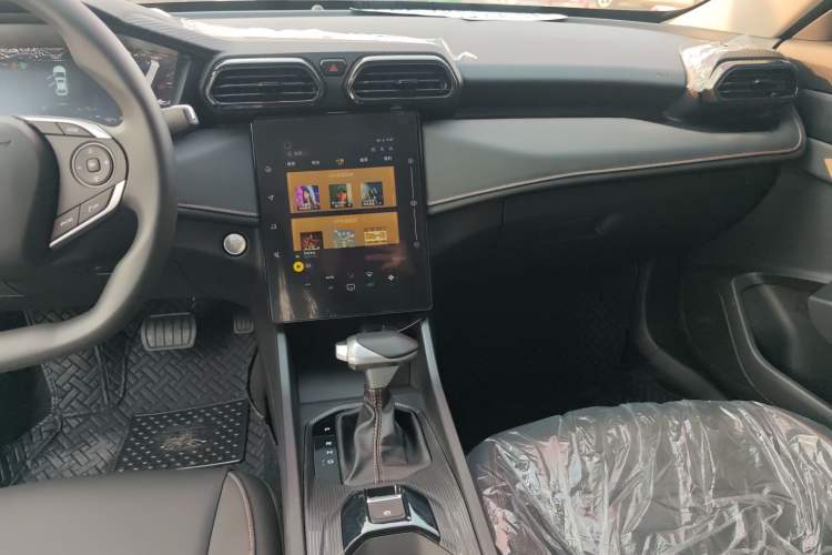 Used Dongfeng Aeolus Yixuan 2025 1.5L Automatic Luxury Version Audio And AC Panel