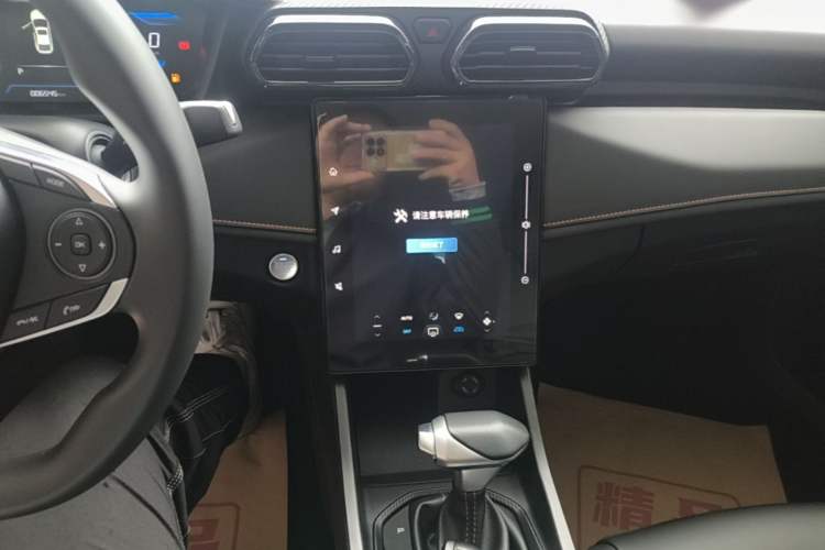 Used Dongfeng Aeolus Yixuan 2025 1.5L Automatic Luxury Version Audio And AC Panel