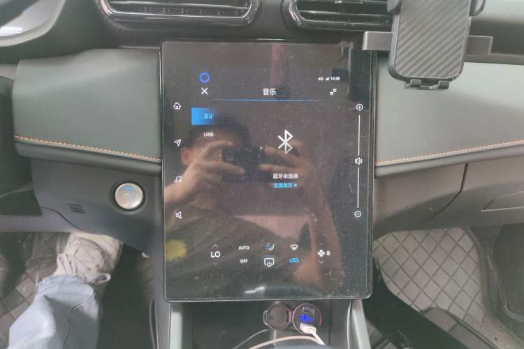 Used Dongfeng Aeolus Yixuan 2025 1.5L Automatic Luxury Version Audio And AC Panel