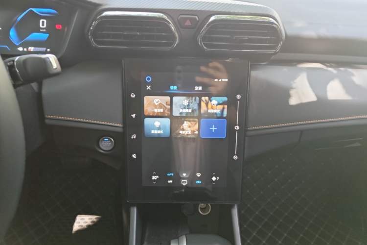 Used Dongfeng Aeolus Yixuan 2025 1.5L Automatic Luxury Version Audio And AC Panel