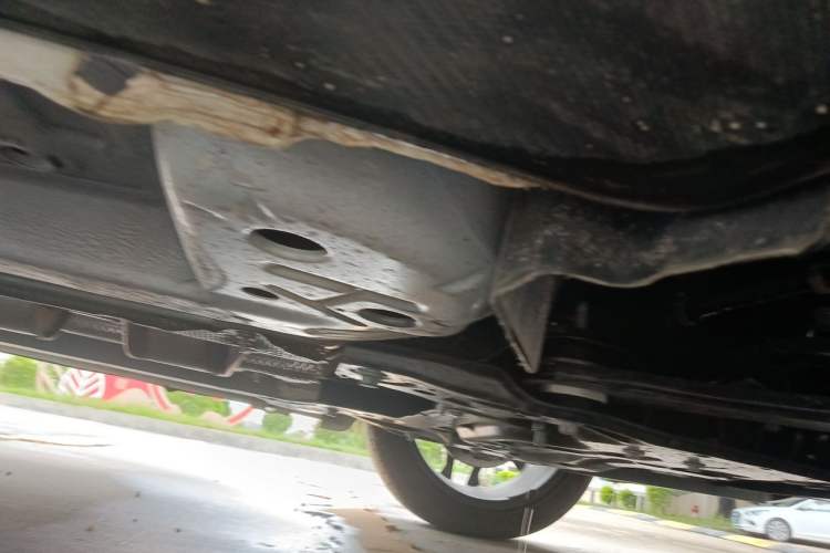 Used Dongfeng Aeolus Yixuan 2025 1.5L Automatic Luxury Version Chassis Front Right