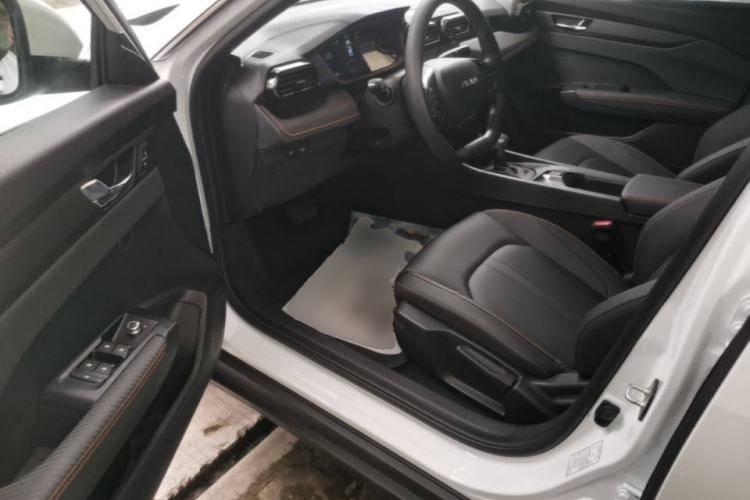 Used Dongfeng Aeolus Yixuan 2025 1.5L Automatic Luxury Version Driver Seat