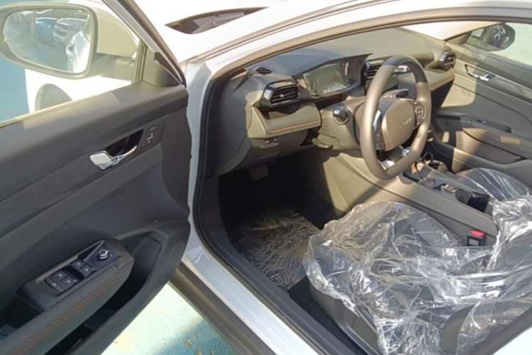 Used Dongfeng Aeolus Yixuan 2025 1.5L Automatic Luxury Version Driver Seat