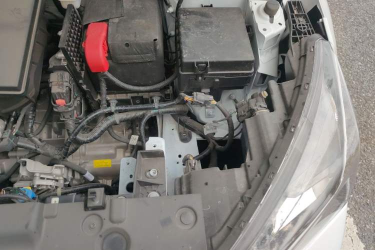 Used Dongfeng Aeolus Yixuan 2025 1.5L Automatic Luxury Version Engine Bay Left