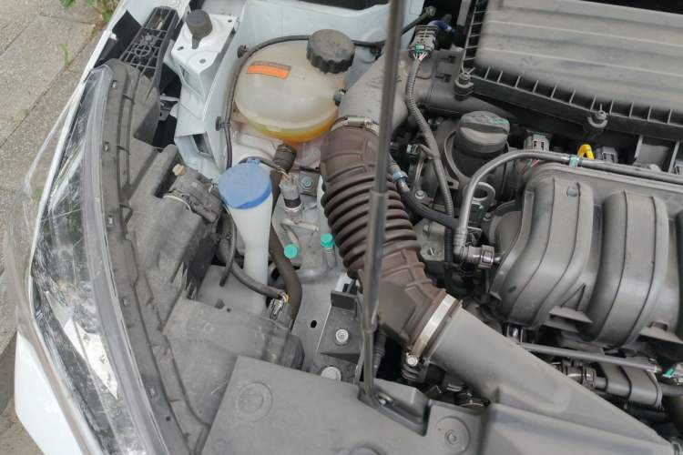 Used Dongfeng Aeolus Yixuan 2025 1.5L Automatic Luxury Version Engine Bay Right