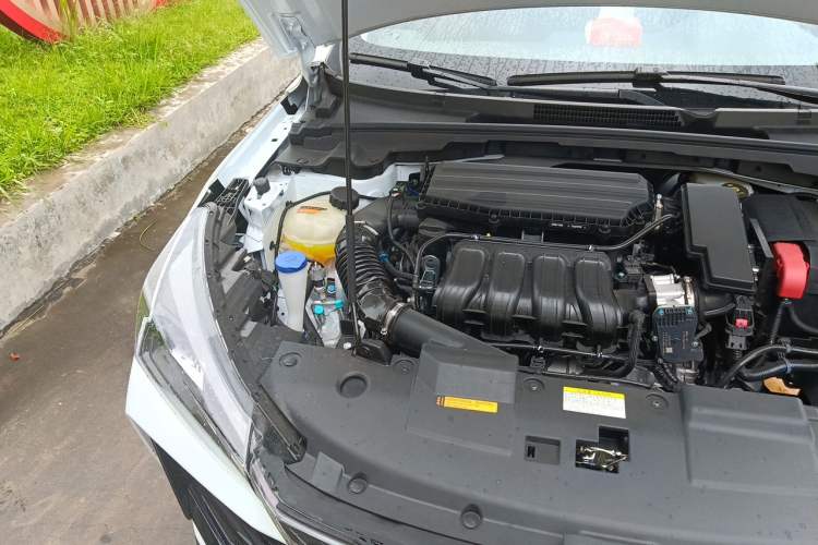 Used Dongfeng Aeolus Yixuan 2025 1.5L Automatic Luxury Version Engine Bay Right