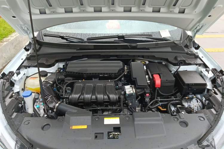 Used Dongfeng Aeolus Yixuan 2025 1.5L Automatic Luxury Version Engine Bay