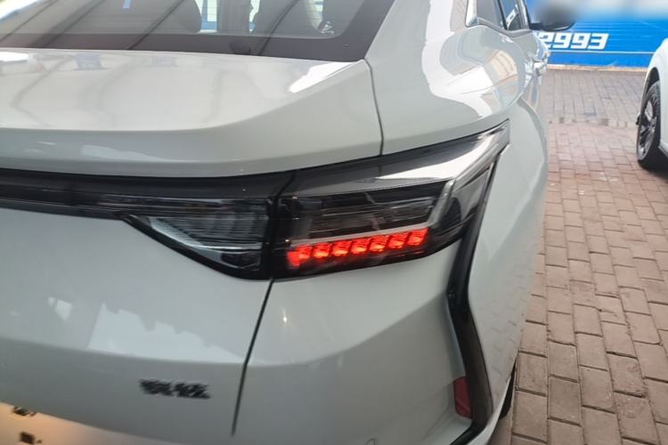 Used Dongfeng Aeolus Yixuan 2025 1.5L Automatic Luxury Version Exterior 3
