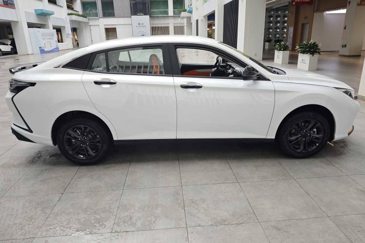 Used Dongfeng Aeolus Yixuan 2025 1.5L Glory Edition Exterior 3
