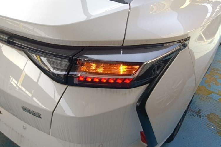 Used Dongfeng Aeolus Yixuan 2025 1.5L Automatic Luxury Version Exterior 3