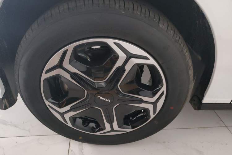 Used Dongfeng Aeolus Yixuan 2025 1.5L Automatic Luxury Version Exterior 4