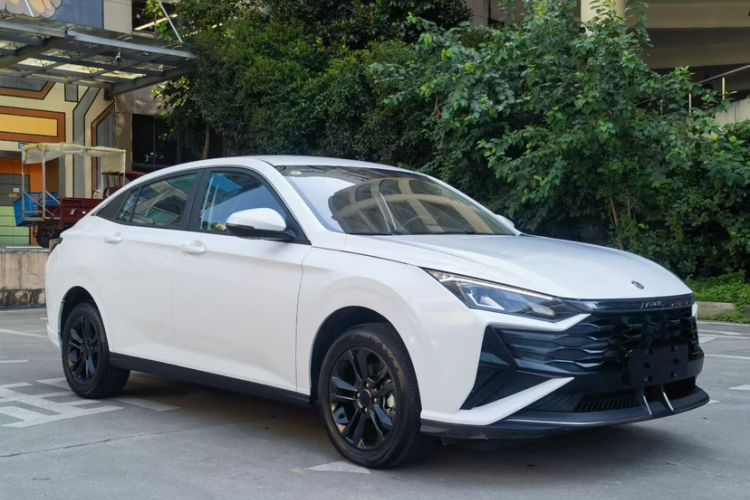Used Dongfeng Aeolus Yixuan 2025 1.5L Automatic Luxury Version Exterior 4